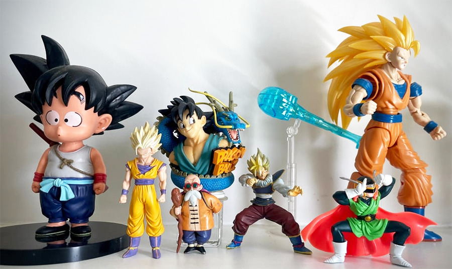 Collecting anime figures | 2-Clicks Collectible Figurines